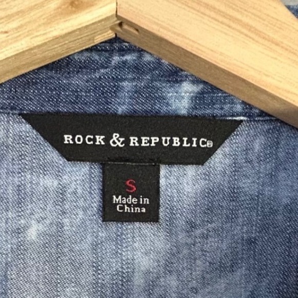 Rock & Republic Womens Acid Wash Denim Sleeveless Button Down Shirt Small Blue - Picture 3 of 8